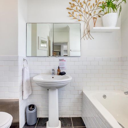 Backup-Powered Bantry Bay View 2 Bed Apartment Cape Town Bagian luar foto