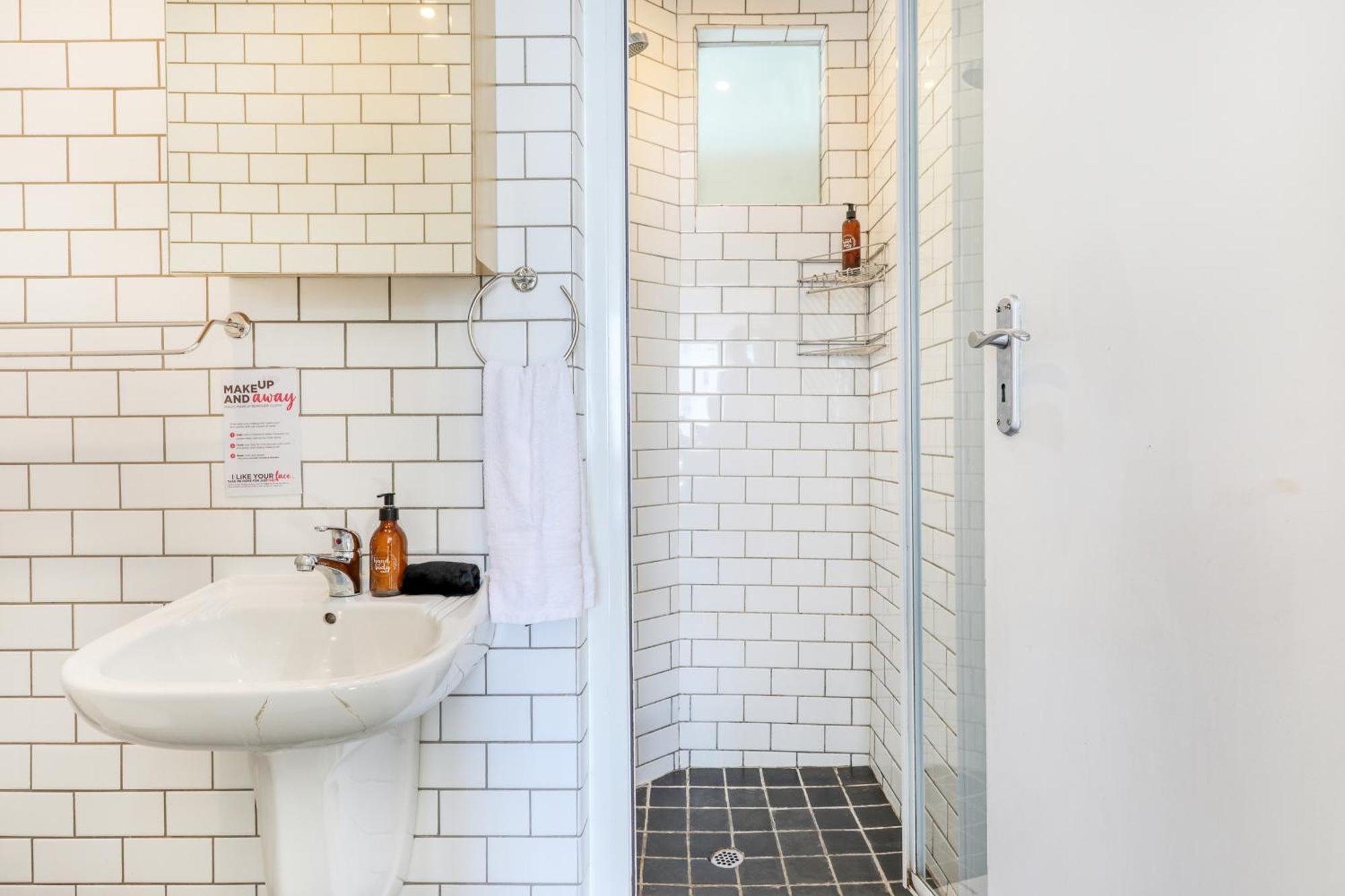 Backup-Powered Bantry Bay View 2 Bed Apartment Cape Town Bagian luar foto