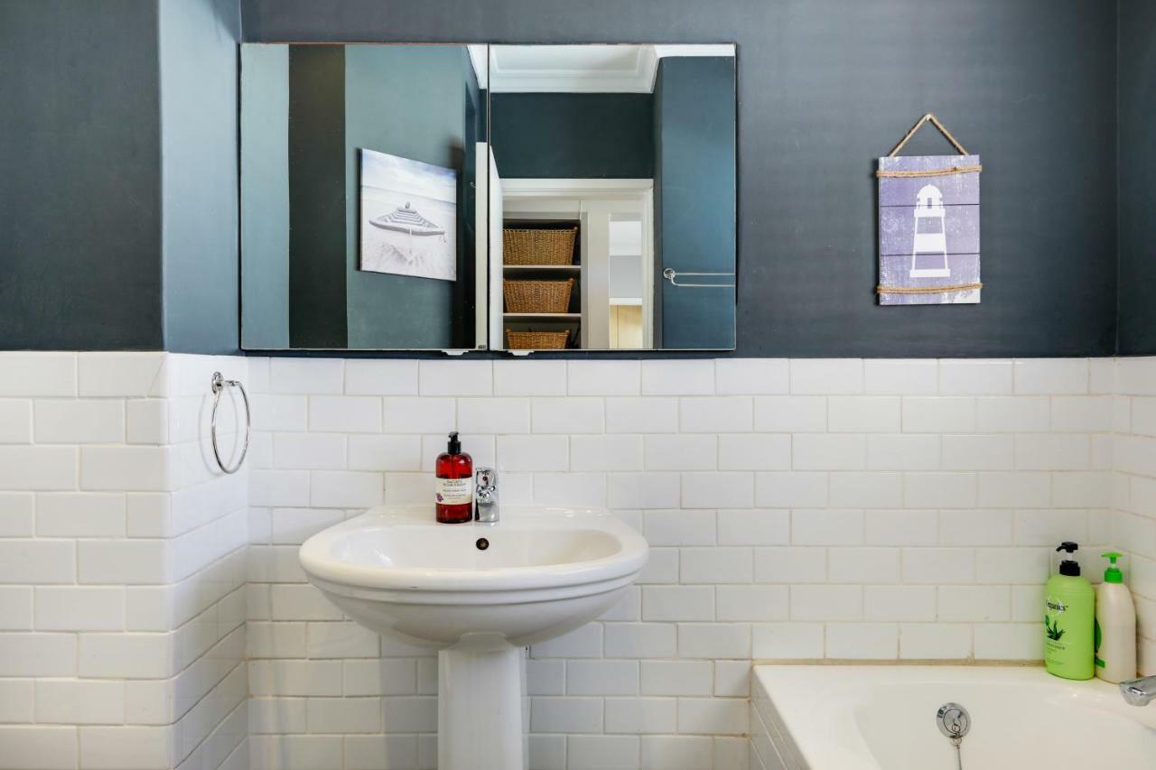 Backup-Powered Bantry Bay View 2 Bed Apartment Cape Town Bagian luar foto